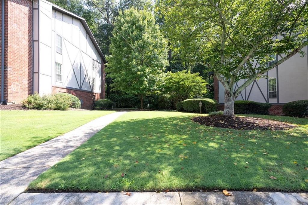 6851 Roswell Road Unit H12