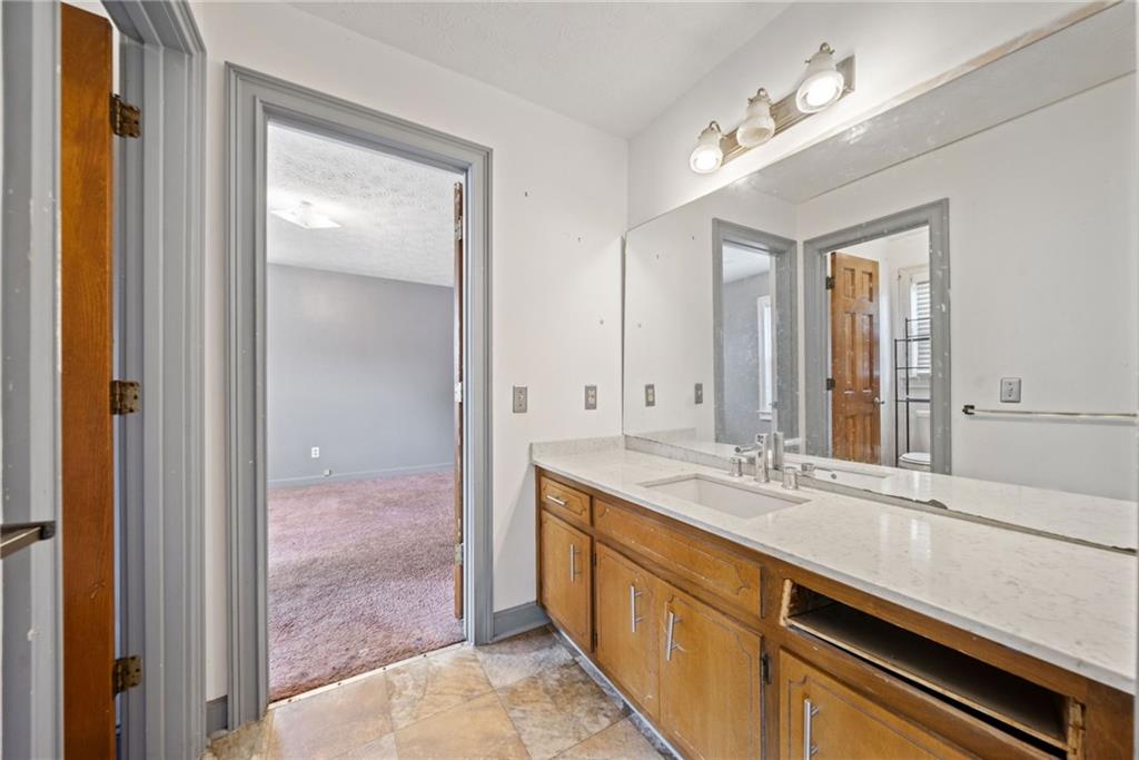 1237 Hunters Drive