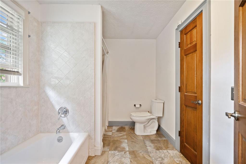 1237 Hunters Drive