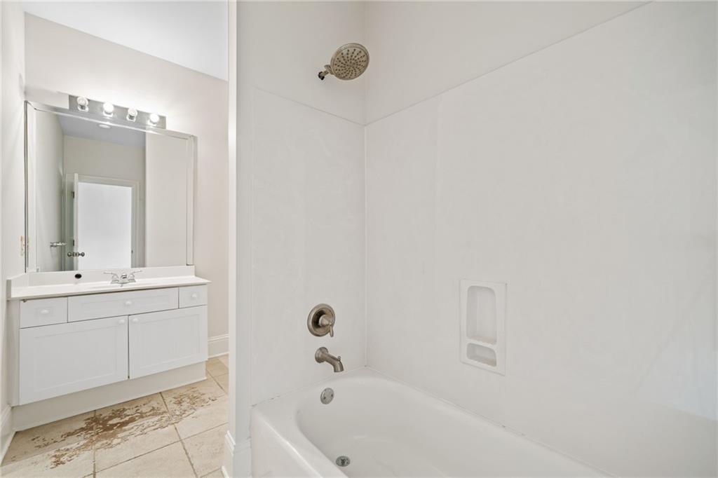 3770 Riverly Trace