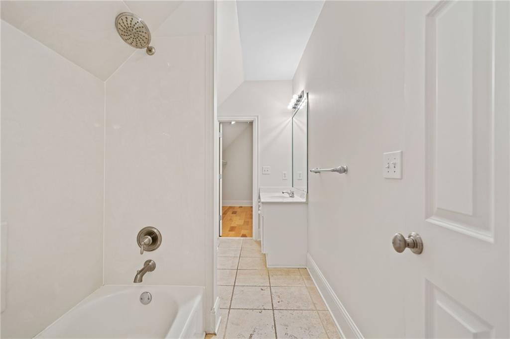 3770 Riverly Trace