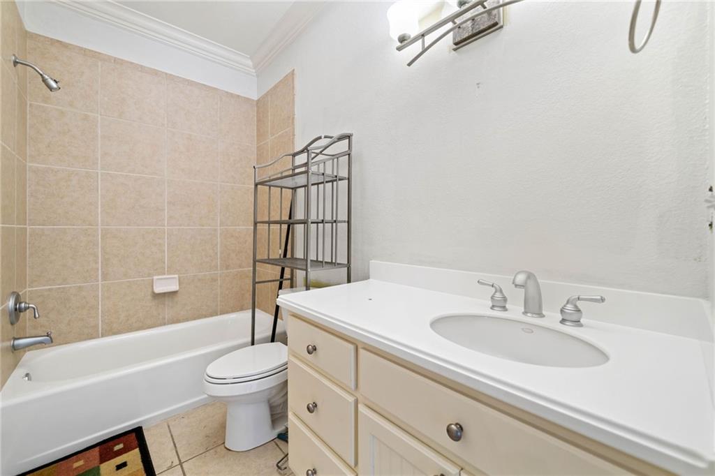 3770 Riverly Trace