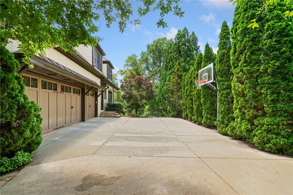 3770 Riverly Trace