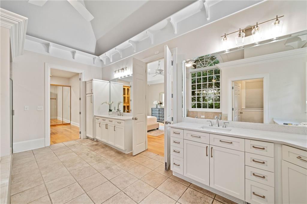 3770 Riverly Trace