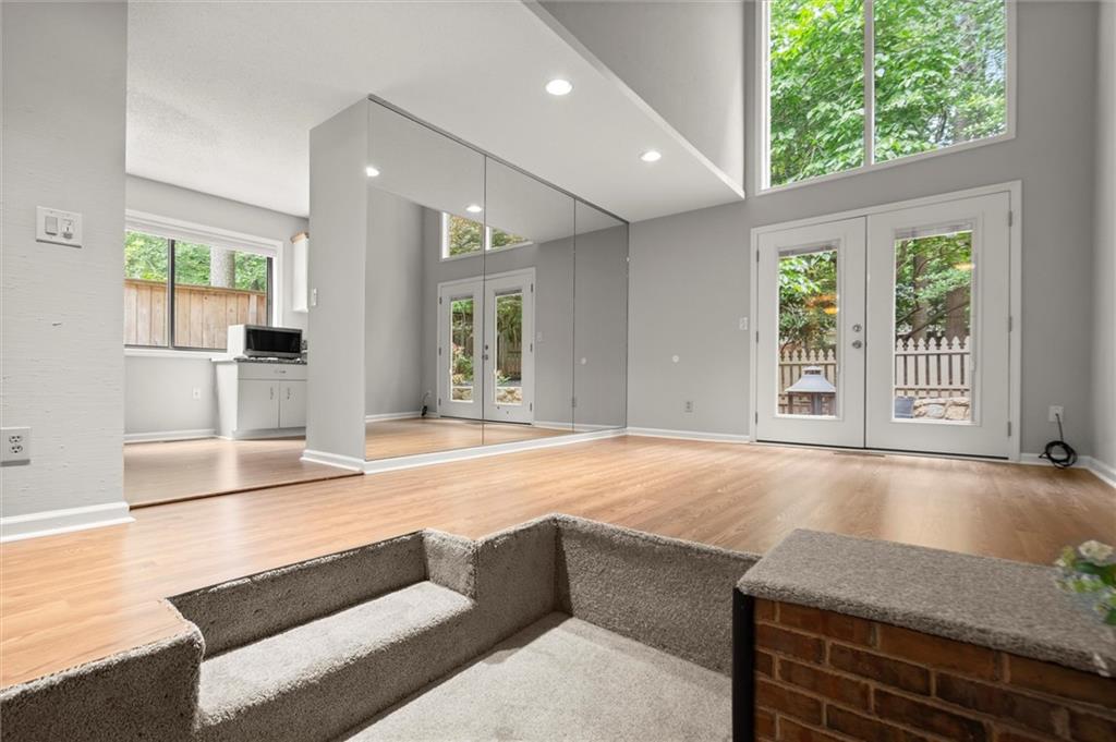 225 Lakeview Ridge W