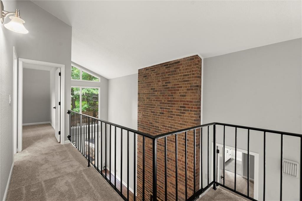225 Lakeview Ridge W