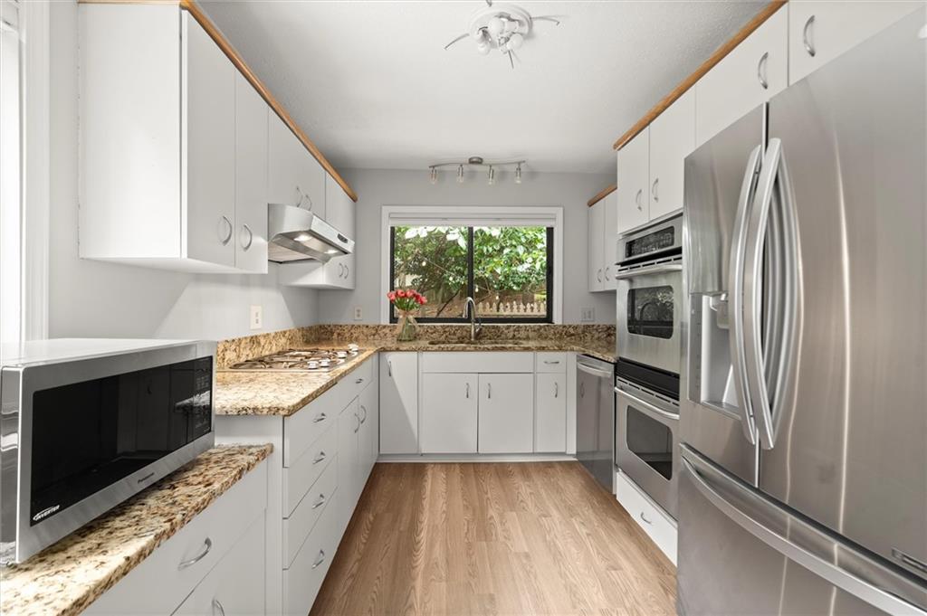 225 Lakeview Ridge W