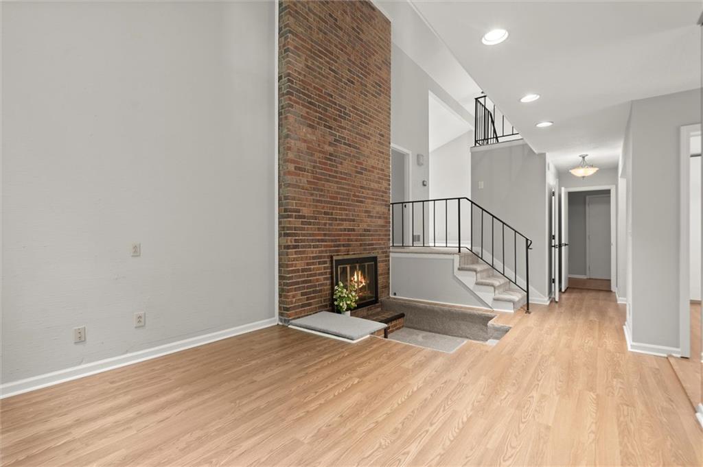 225 Lakeview Ridge W