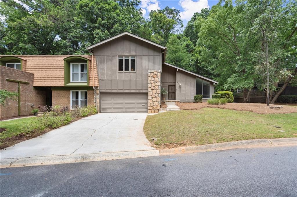 225 Lakeview Ridge W