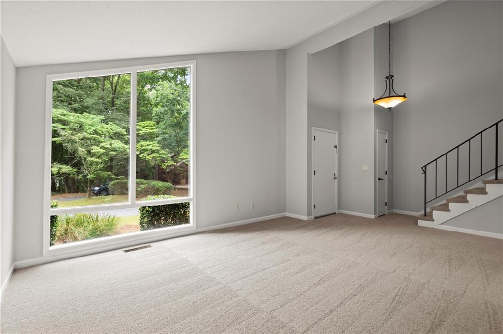 225 Lakeview Ridge W
