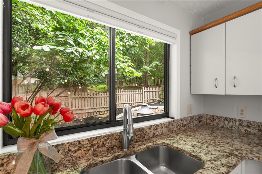 225 Lakeview Ridge W