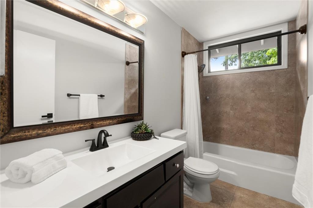225 Lakeview Ridge W
