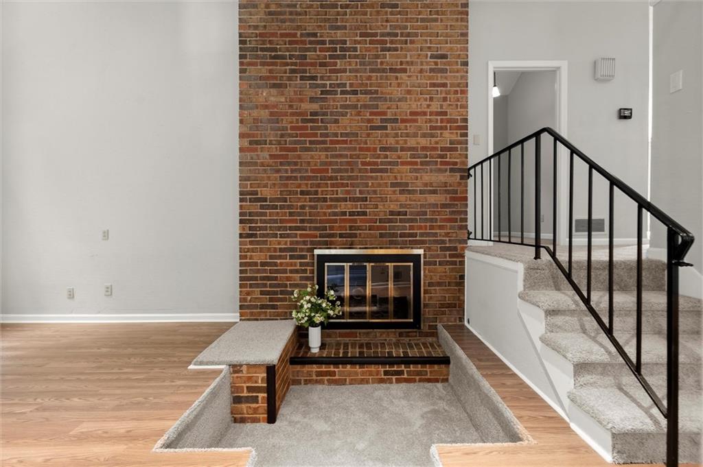 225 Lakeview Ridge W