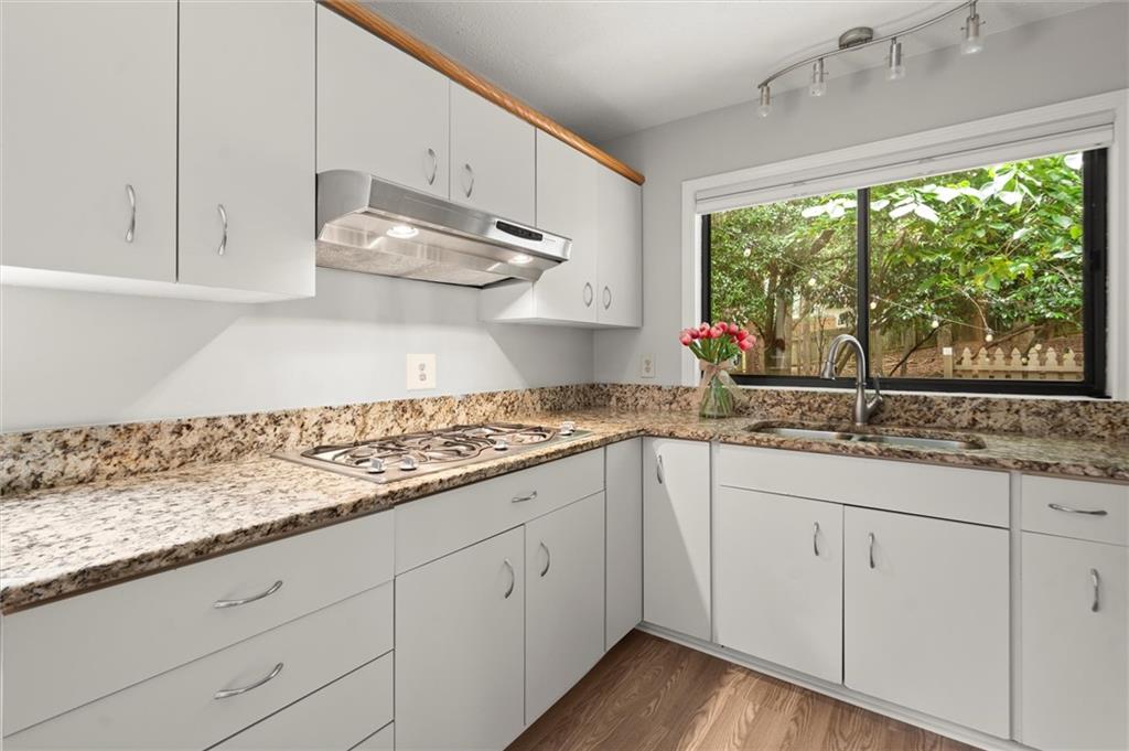 225 Lakeview Ridge W