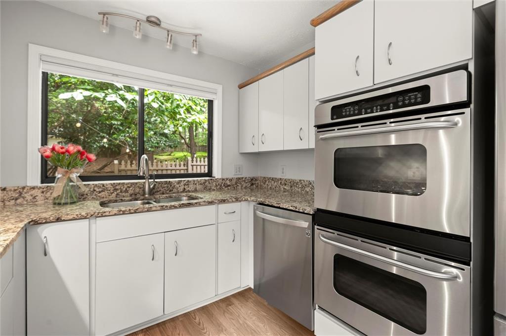 225 Lakeview Ridge W