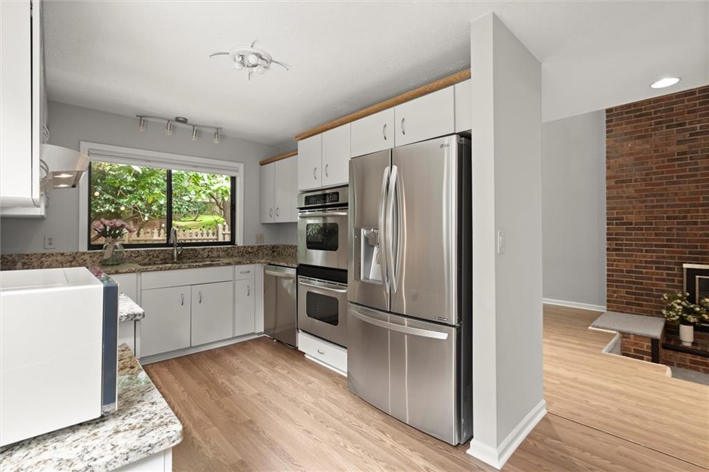 225 Lakeview Ridge W