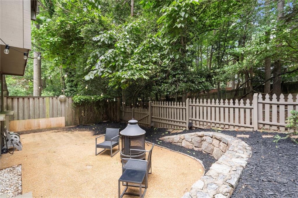 225 Lakeview Ridge W