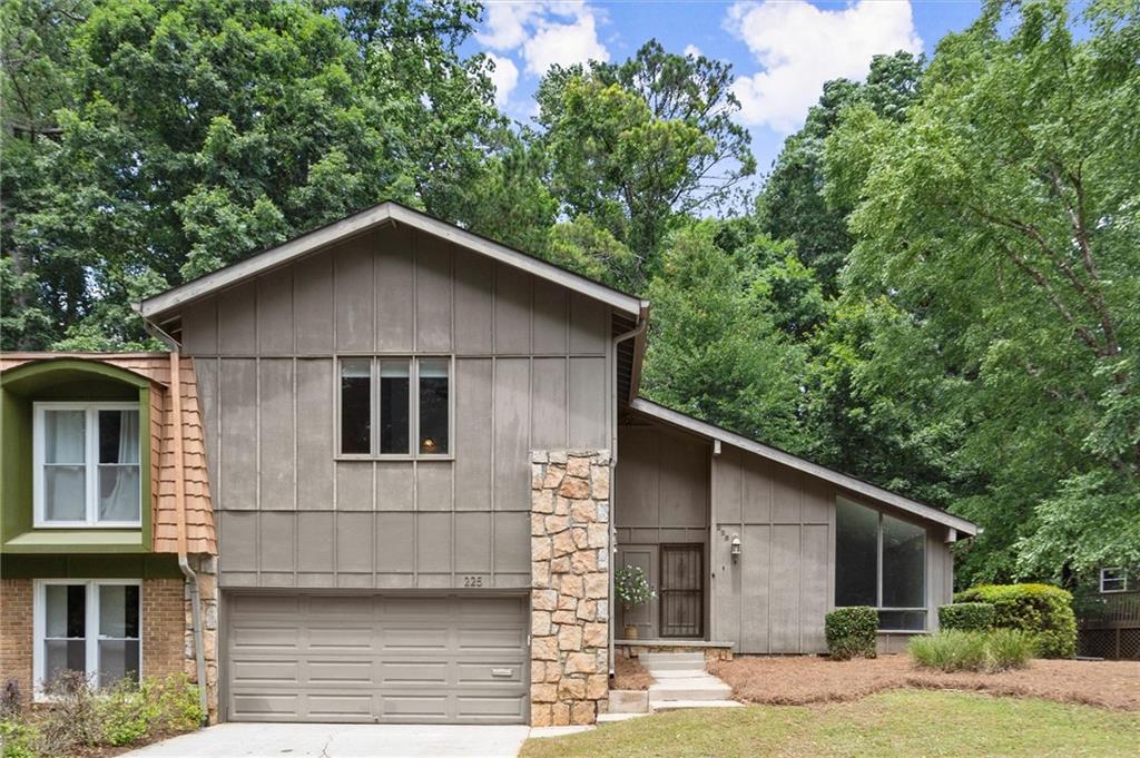 225 Lakeview Ridge W