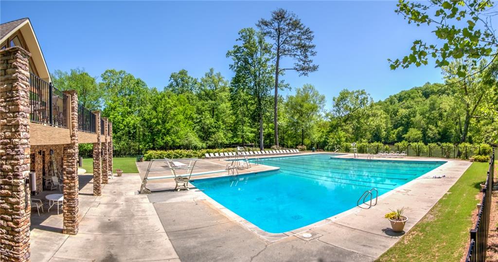 225 Lakeview Ridge W