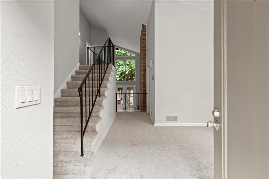 225 Lakeview Ridge W