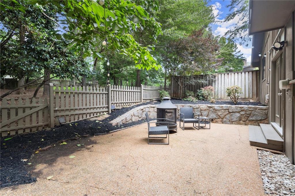 225 Lakeview Ridge W