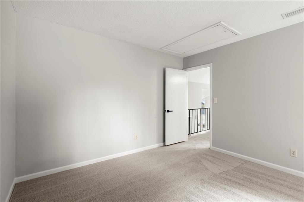 225 Lakeview Ridge W