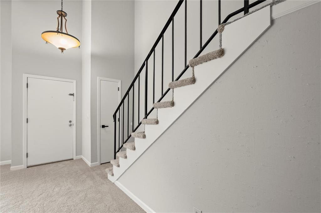225 Lakeview Ridge W
