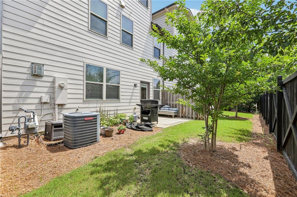 8215 Harlond Way