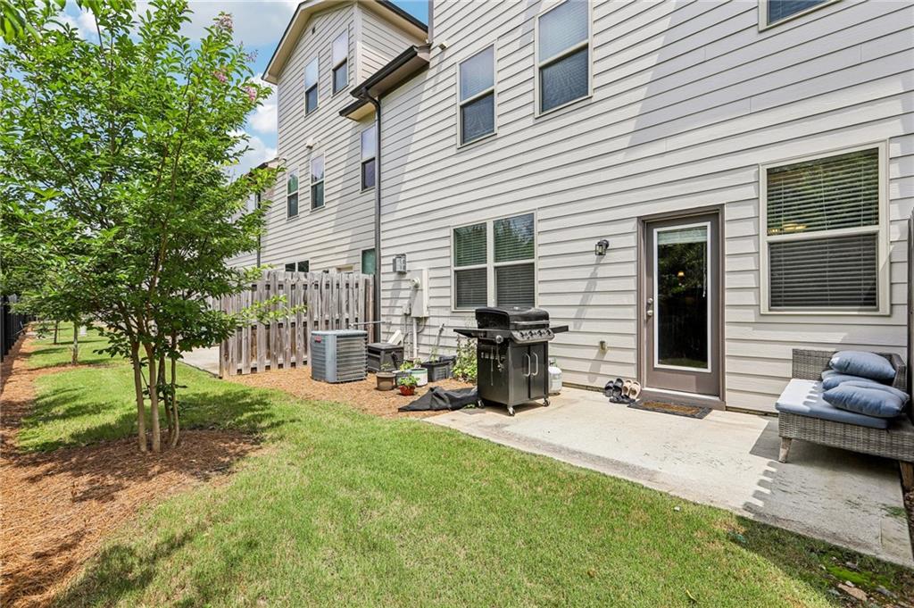 8215 Harlond Way