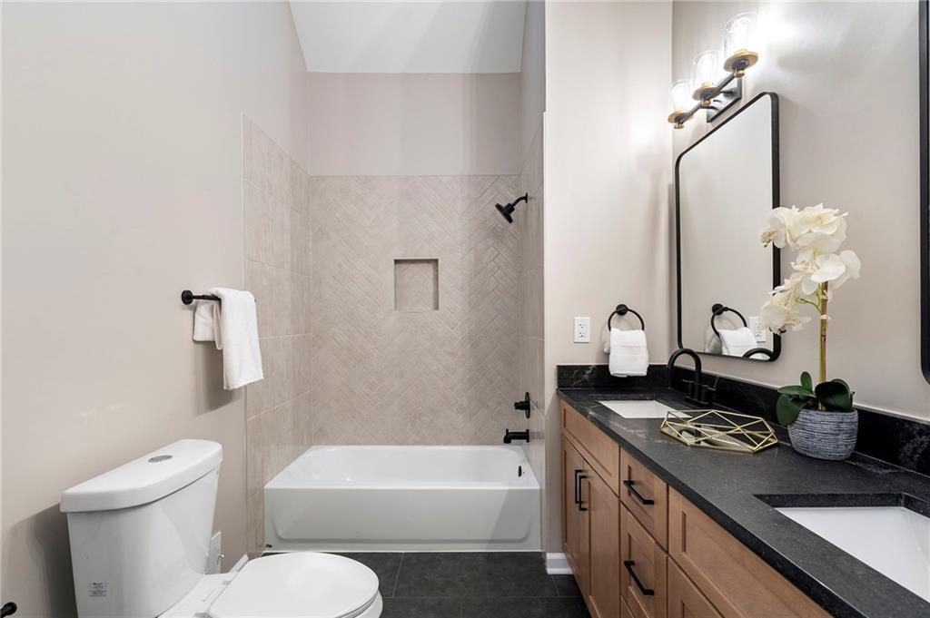 251 Waller Circle NW