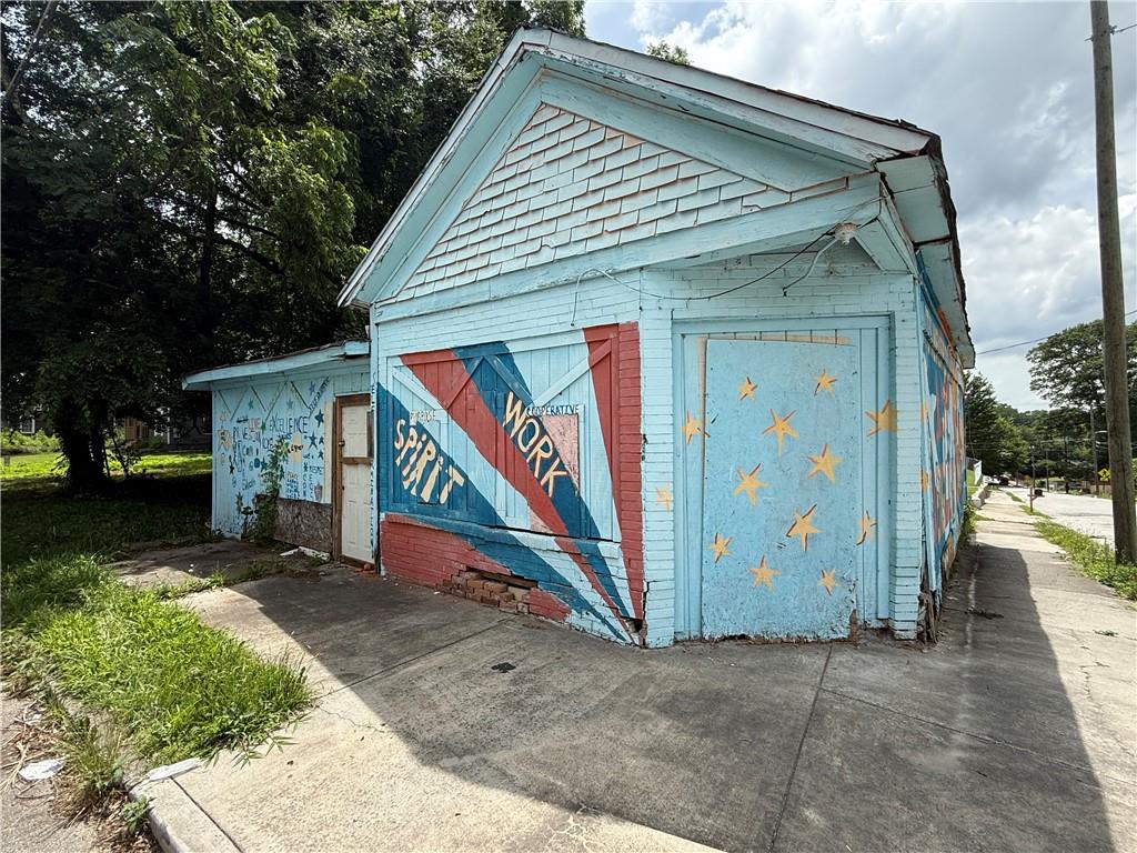 562 English Avenue NW