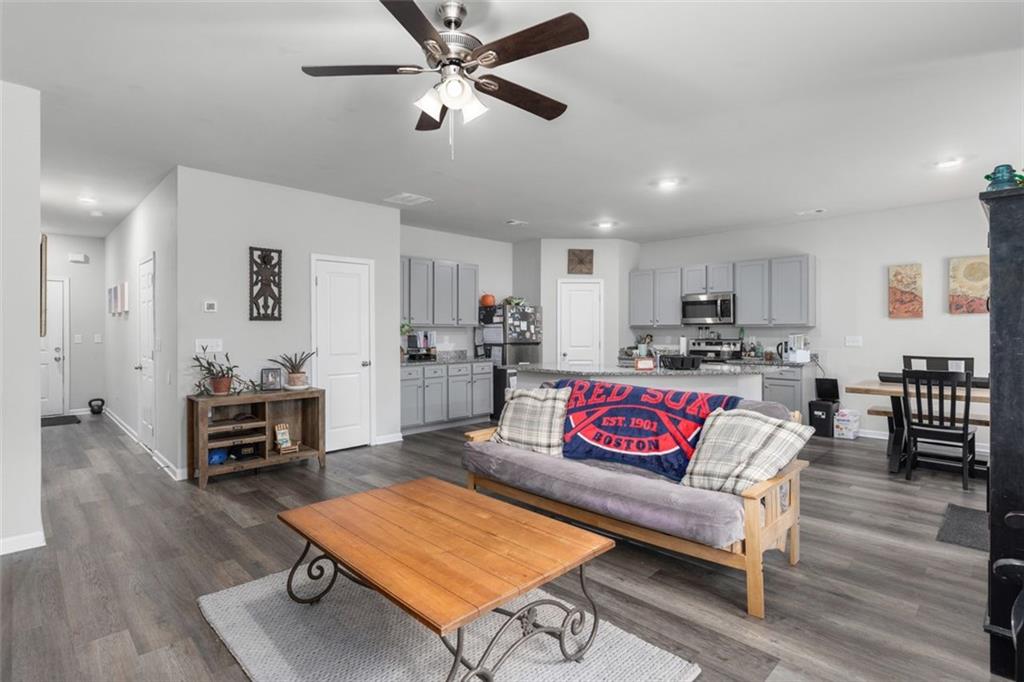 9122 GOLFVIEW Circle