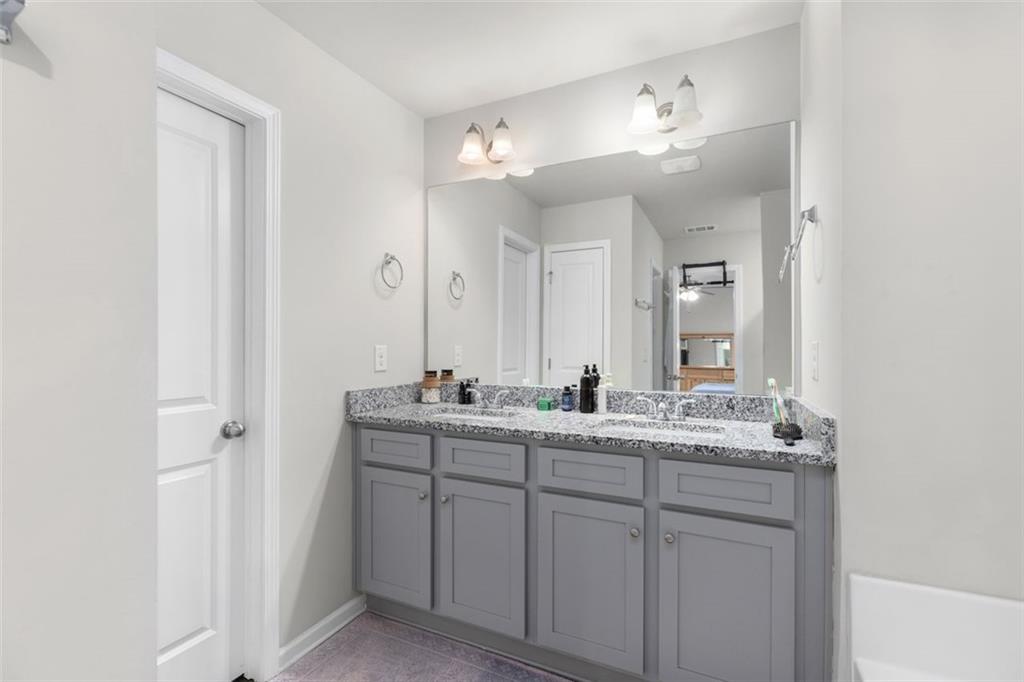 9122 GOLFVIEW Circle