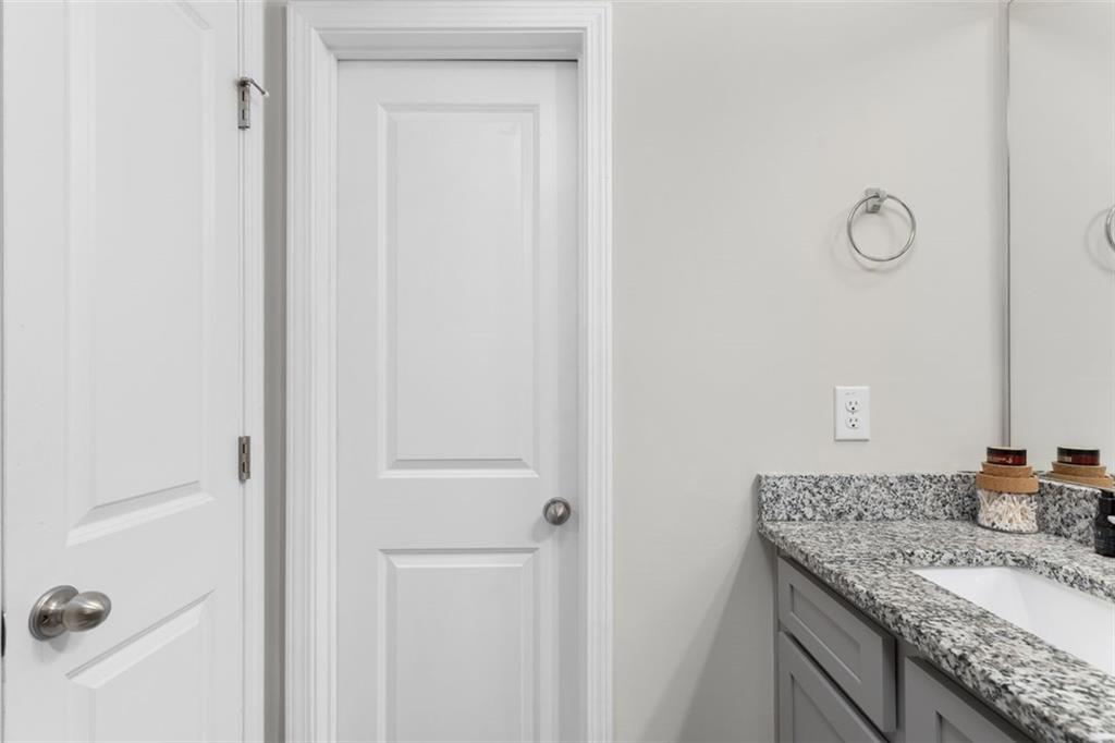 9122 GOLFVIEW Circle