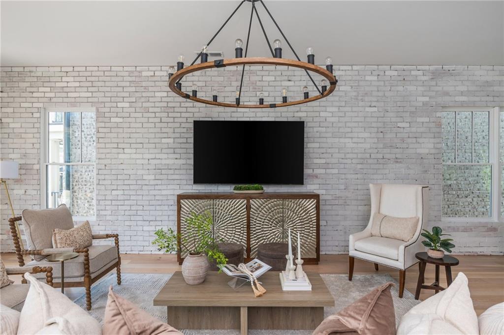 100 Villa Magnolia Lane