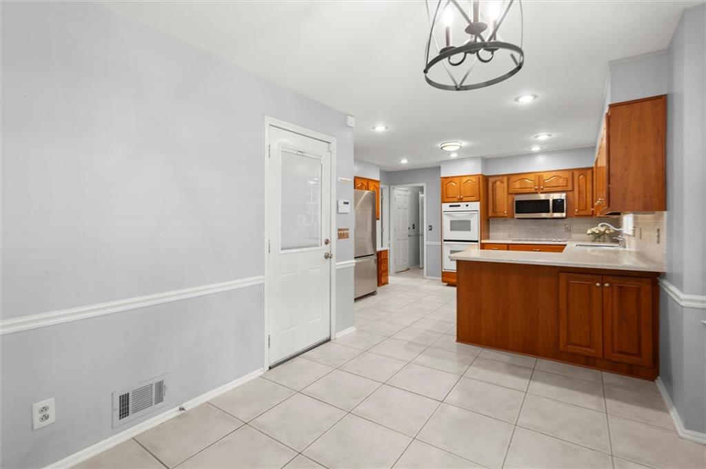 1408 Vernon Ridge Close