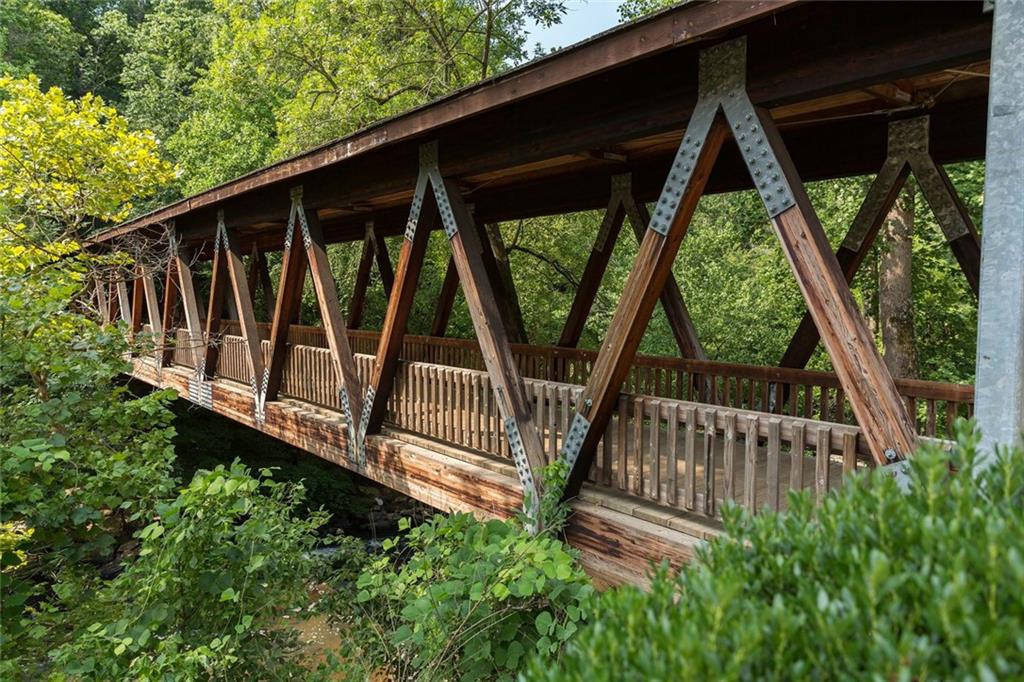 155 Moonshadow Court