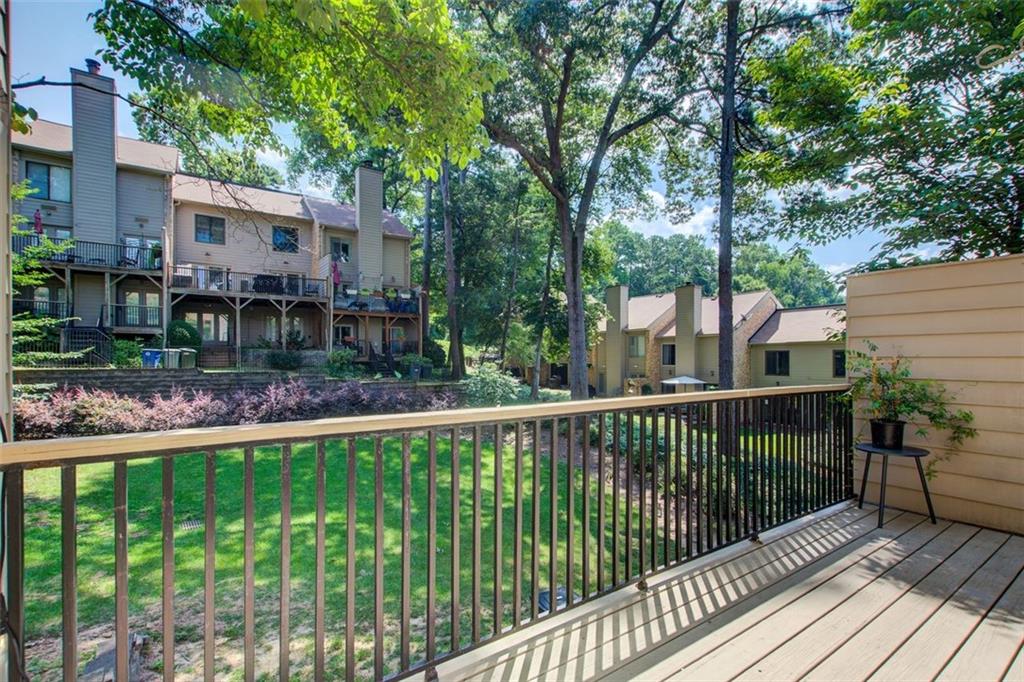 3723 Stonewall Circle SE