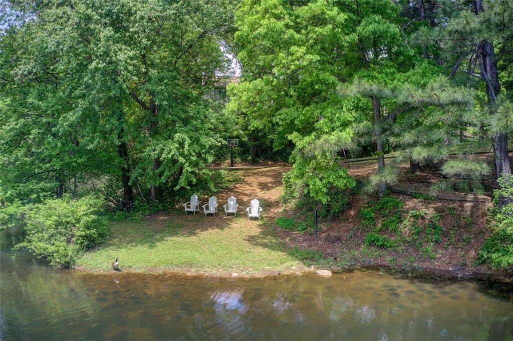 3723 Stonewall Circle SE