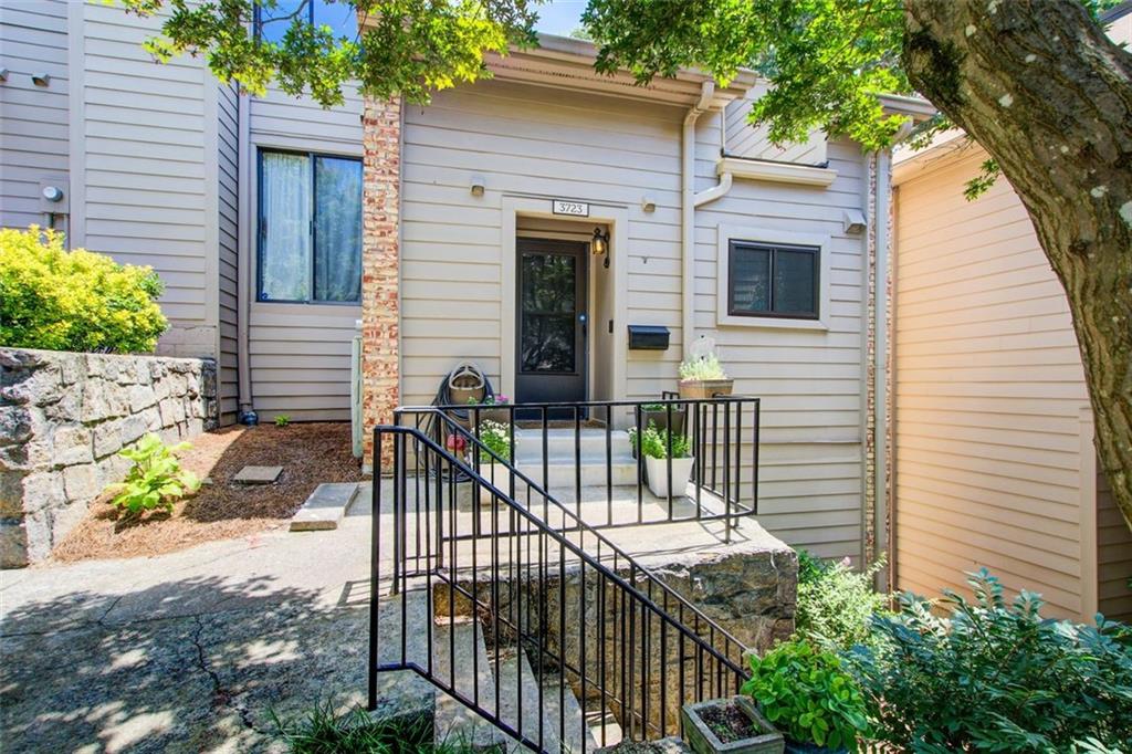 3723 Stonewall Circle SE