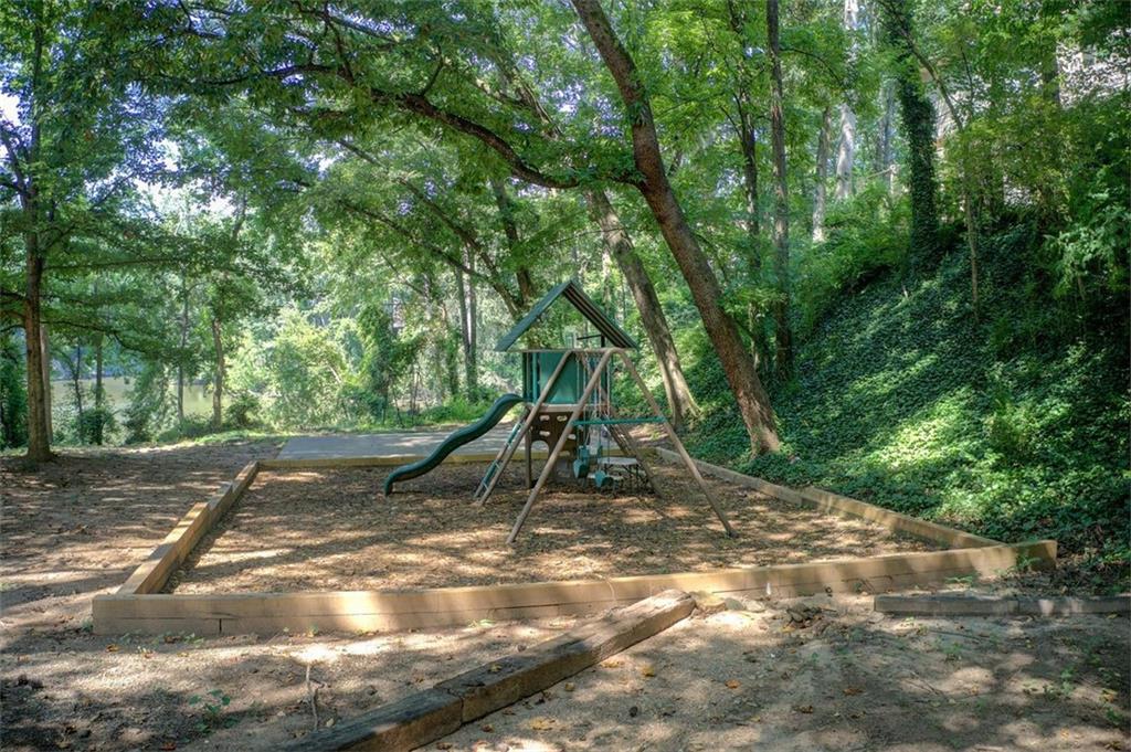 3723 Stonewall Circle SE