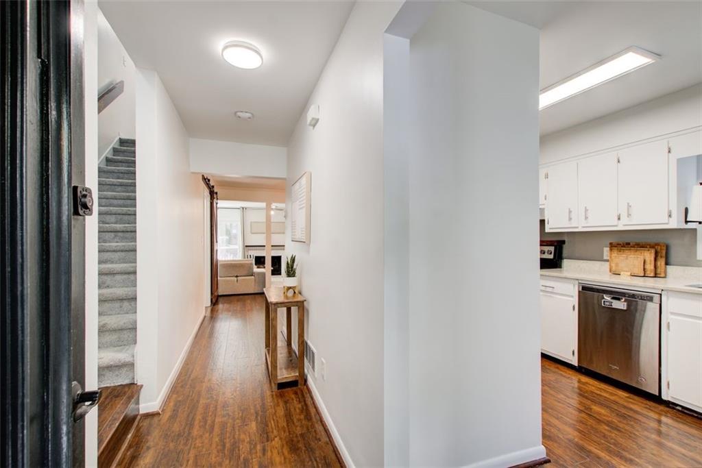 3723 Stonewall Circle SE