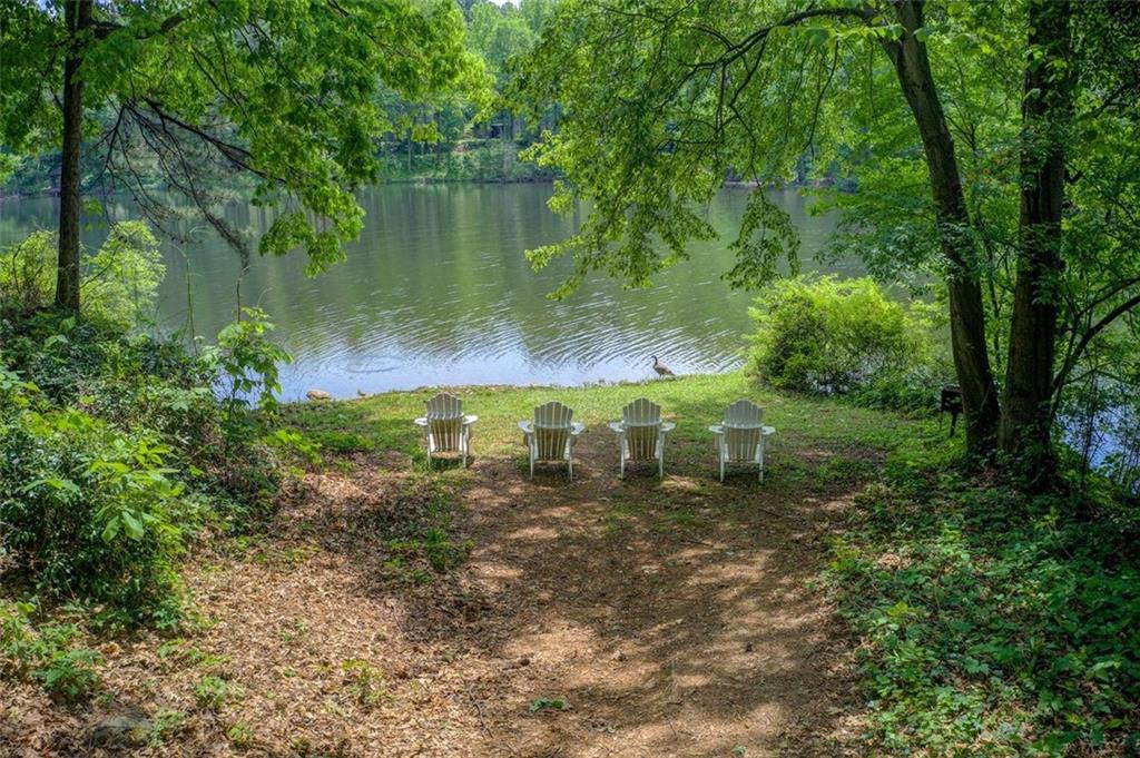 3723 Stonewall Circle SE