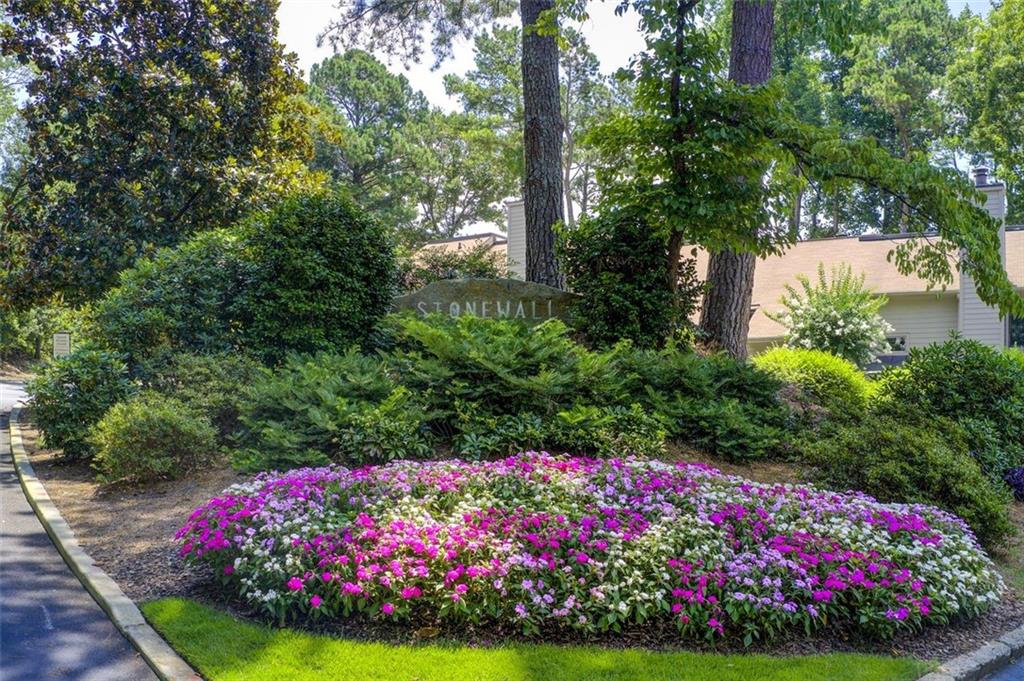 3723 Stonewall Circle SE