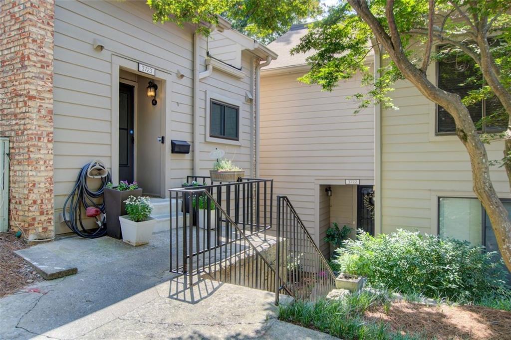 3723 Stonewall Circle SE