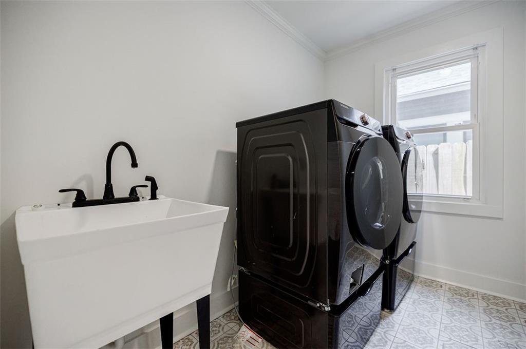 175 Douglas Street SE