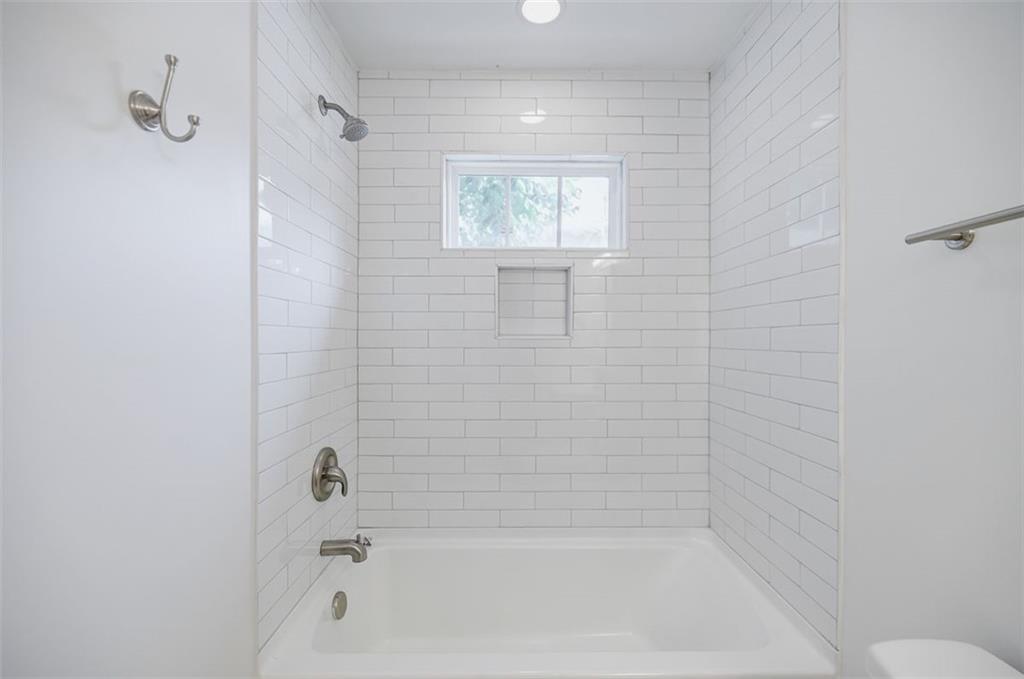 175 Douglas Street SE