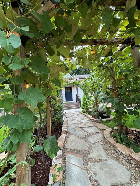 175 Douglas Street SE