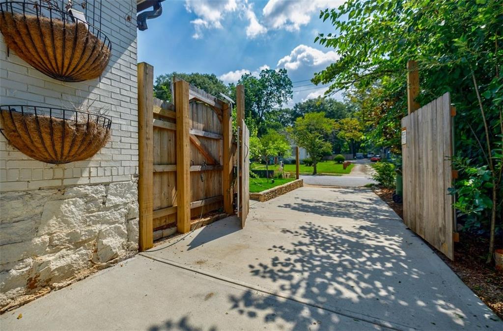 175 Douglas Street SE