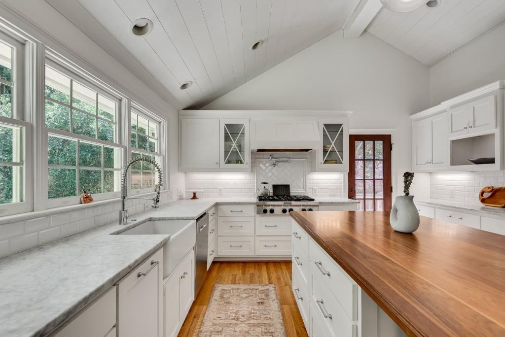 2284 Fairoaks Road